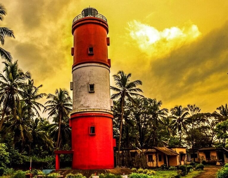 Kannur Lighthouse – A Beacon of History and Scenic Views