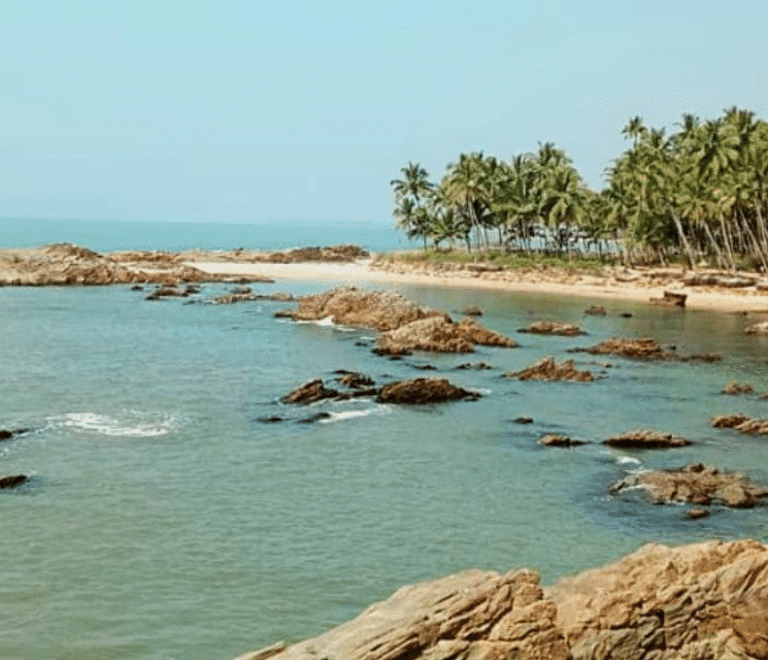 Ezhara Beach – A Serene Coastal Escape in Kannur